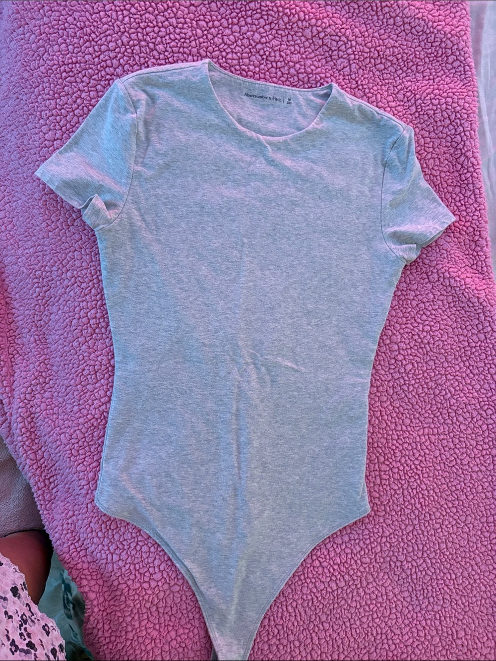abercrombie & Fitch heather gray short sleeve fitted bodysuit
